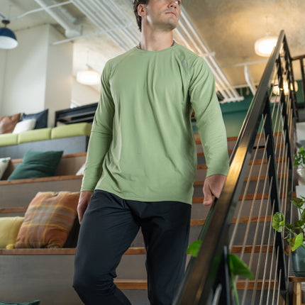 ALIVE Unleashed Long Sleeve Athletic Top – Men's Relaxed Fit Training Top